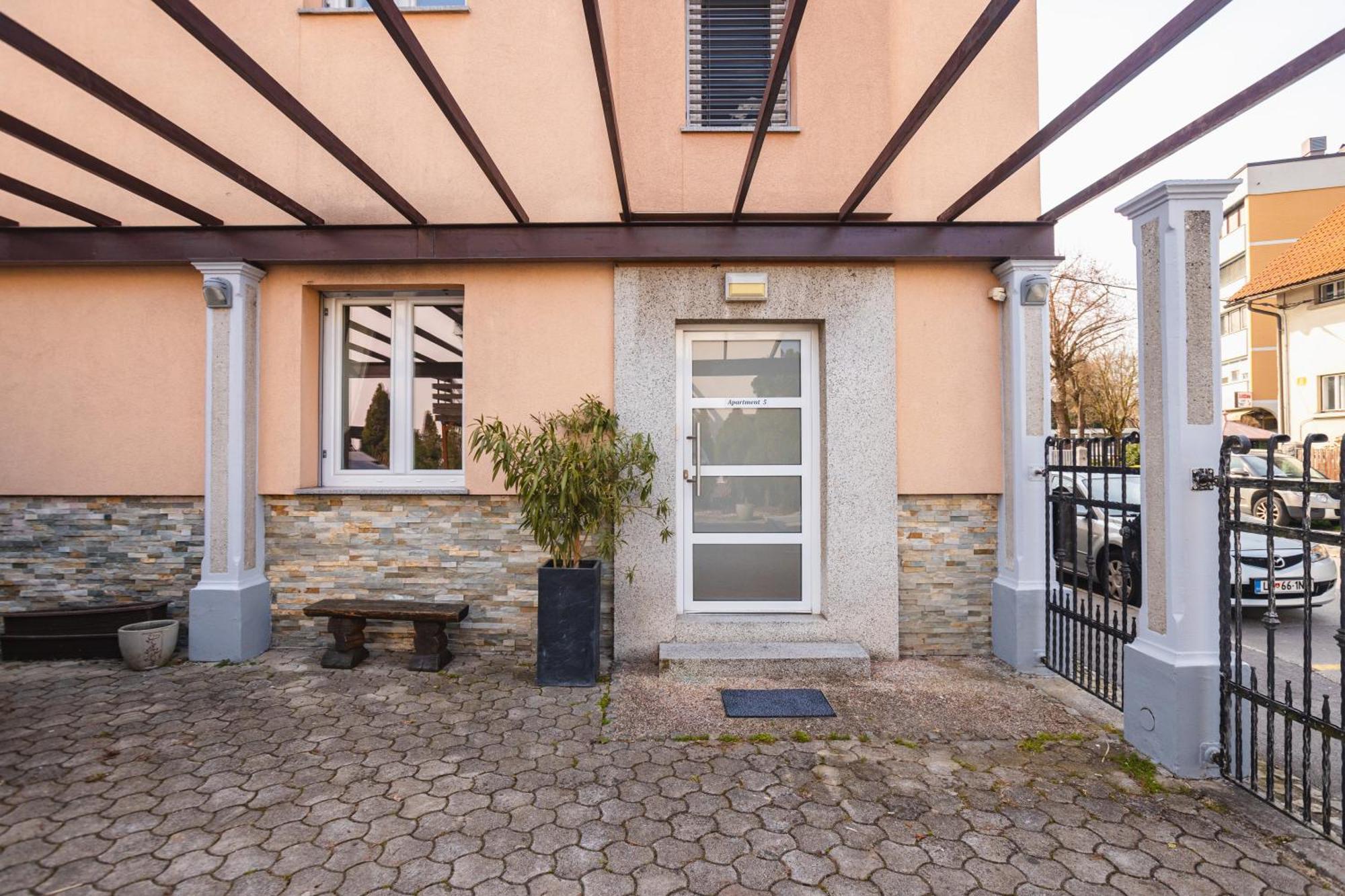 Vila Klara Apartments Ljubljana Extérieur photo